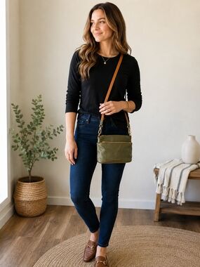 Divina Firenze Olive Green  Italian Leather Crossbody Purse